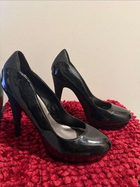 Guess Black Patent Stiletto Pumps with Textured Heel Collar